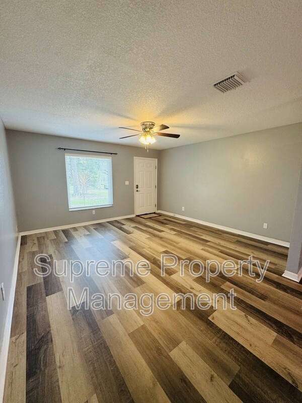 Building Photo - 5021 Burlington Ave N