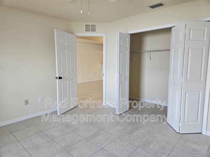 Building Photo - 542 SE 6th Pl