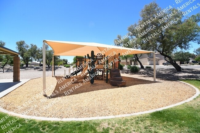 Building Photo - 865 E Impreria St