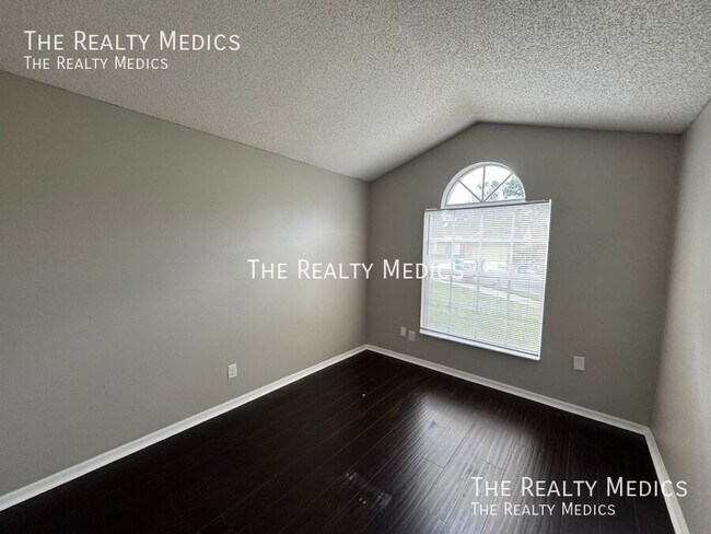 Building Photo - 1004 N Magee Creek Ct