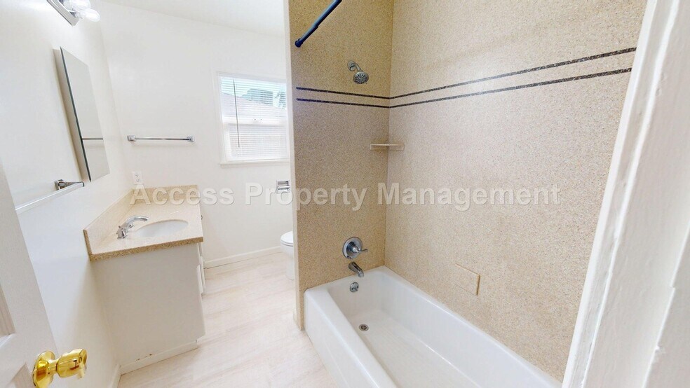 Building Photo - 2324 Bellamy St