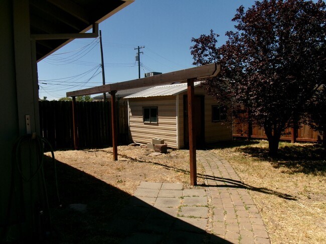 Building Photo - 9685-9687 Lake Natoma Dr