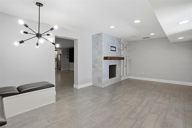 Building Photo - 727 N Himes Ave
