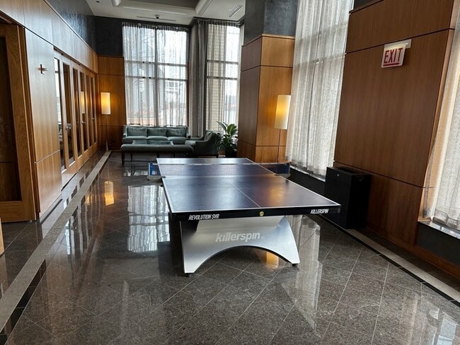 Building Photo - 420 E Waterside Dr