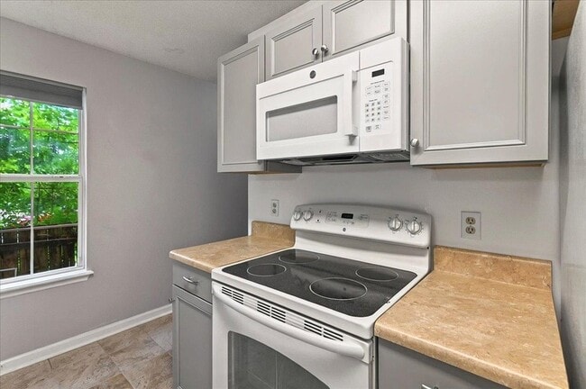 Building Photo - 3001 Oak Park Ct