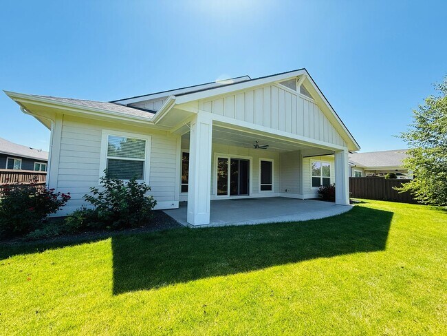 Building Photo - Modern Farmhouse in Cartwright Ranch