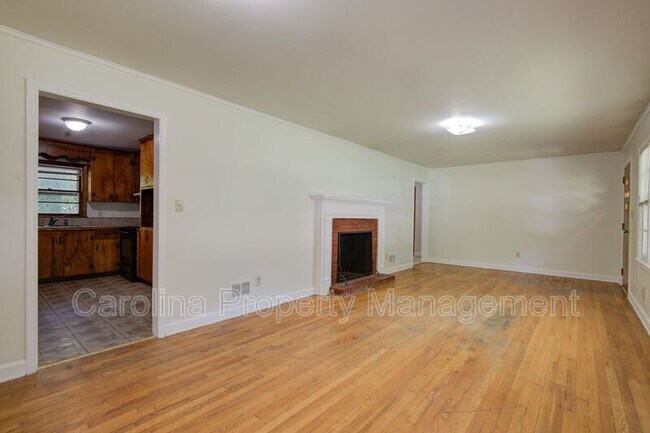 Building Photo - 607 W 19th Ave