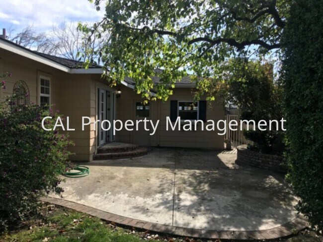 Building Photo - South Salinas 3 Bedroom, 2 Bath Home
