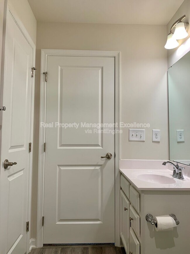 Building Photo - 6625 Pathfinder Wy