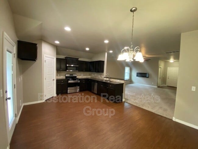 Building Photo - 2432 Fallview Dr