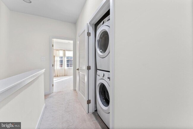 Building Photo - 9437 Oak Grv Ln