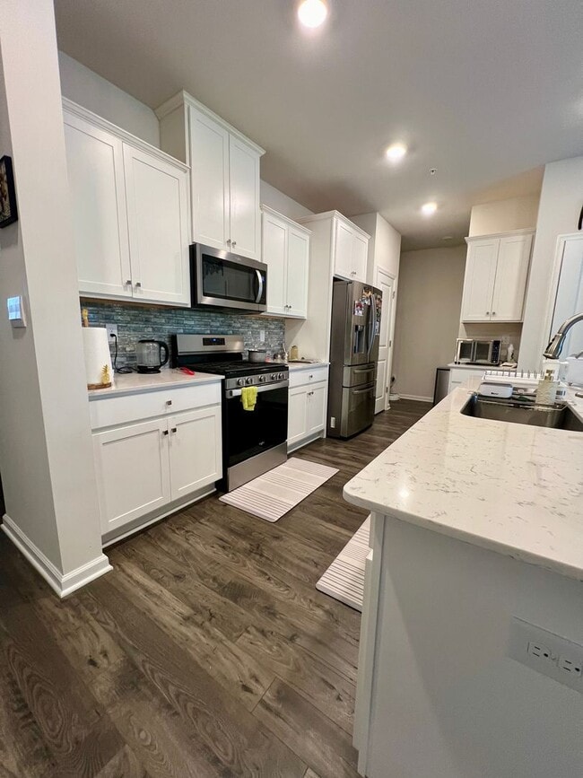 Building Photo - Stunning 4-Bed Townhome in Quakertown! Ava...