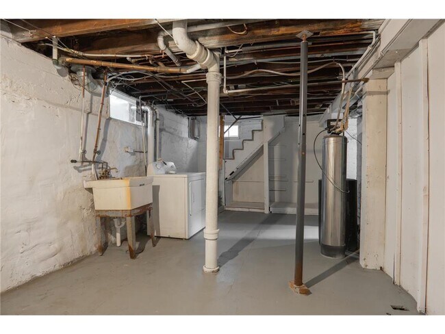 Building Photo - 1020 Wilson Ave