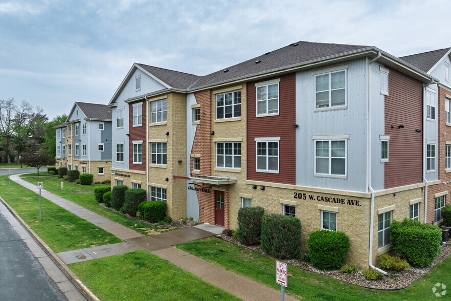 Primary Photo - University Falls Apartments