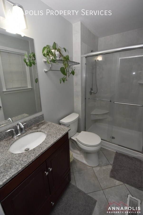 Building Photo - 552 Benforest Dr