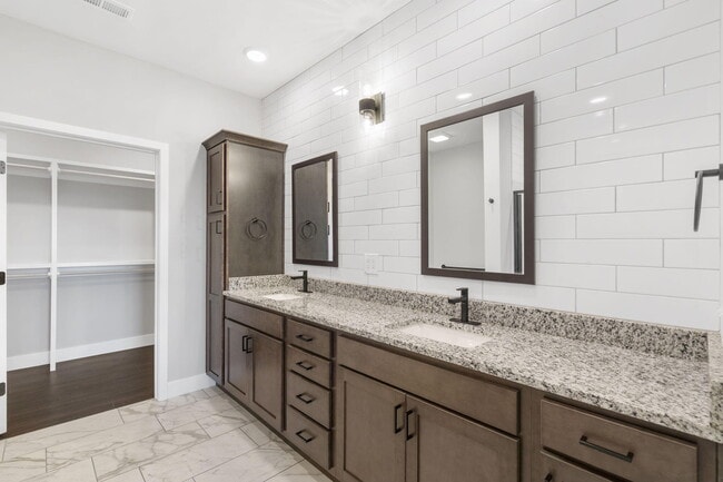 Building Photo - 5955 S Farm Rd 163