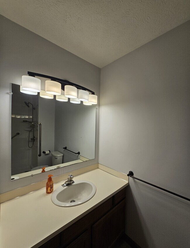 Building Photo - 5208 Ascot Cir
