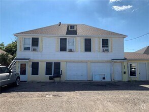 Building Photo - 502 E Bayview Blvd