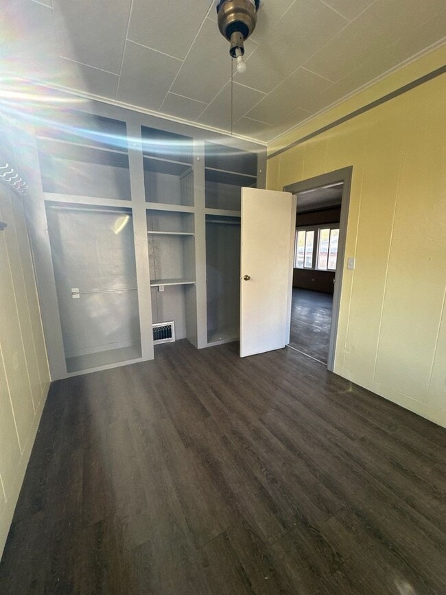 Building Photo - N10th332