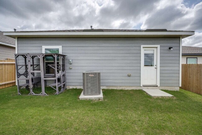 Building Photo - Modern 3BR Home with Open Floor Plan in Ponder, TX