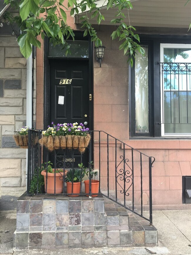 Building Photo - 916 S 22nd St