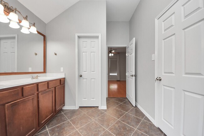 Building Photo - 18403 Sierra Falls Ct