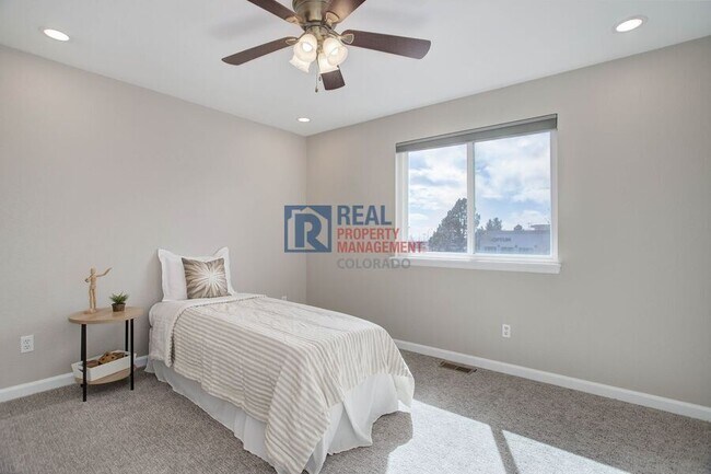 Building Photo - 5934 Instone Cir