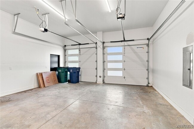 Building Photo - 264 Lakefront Blvd