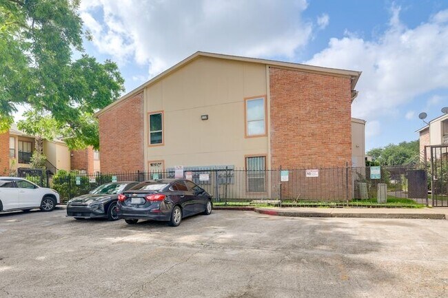 Building Photo - 10100 S Gessner Rd
