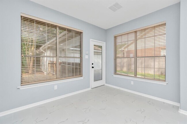 Building Photo - 19 Long Springs Pl