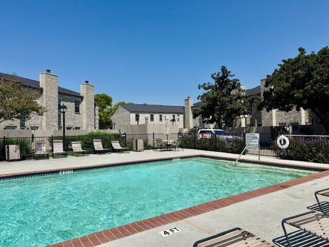 Building Photo - 8085 El Mundo St