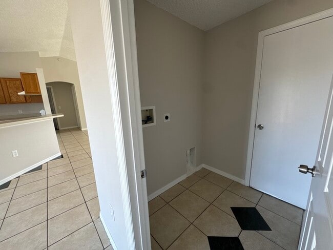 Building Photo - 2960 Flynn St