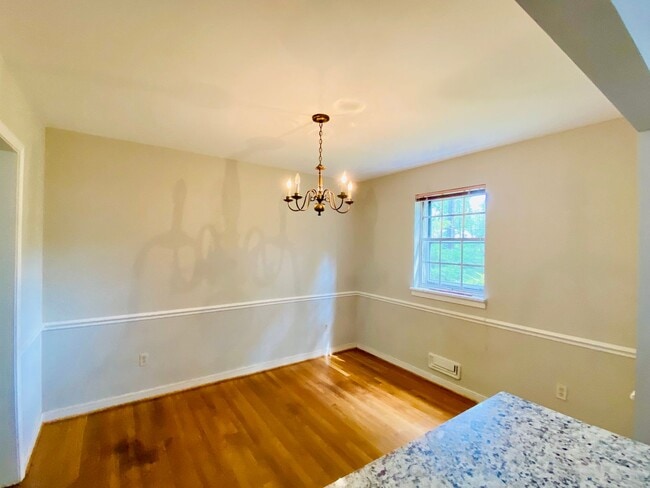 Building Photo - Beautiful and Spacious 4bdrm/2.5bth Tri-Le...