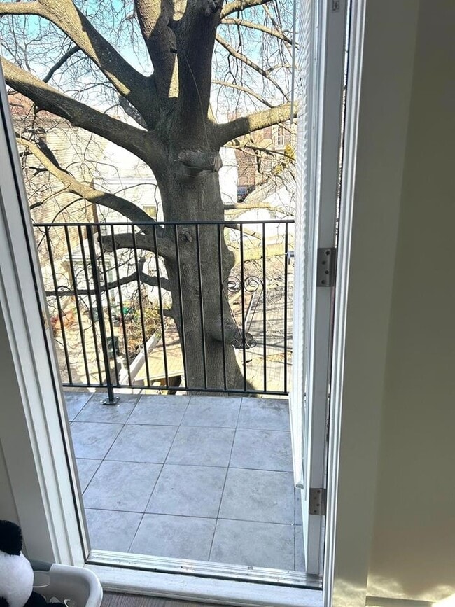 Building Photo - 132 Hopkins Ave