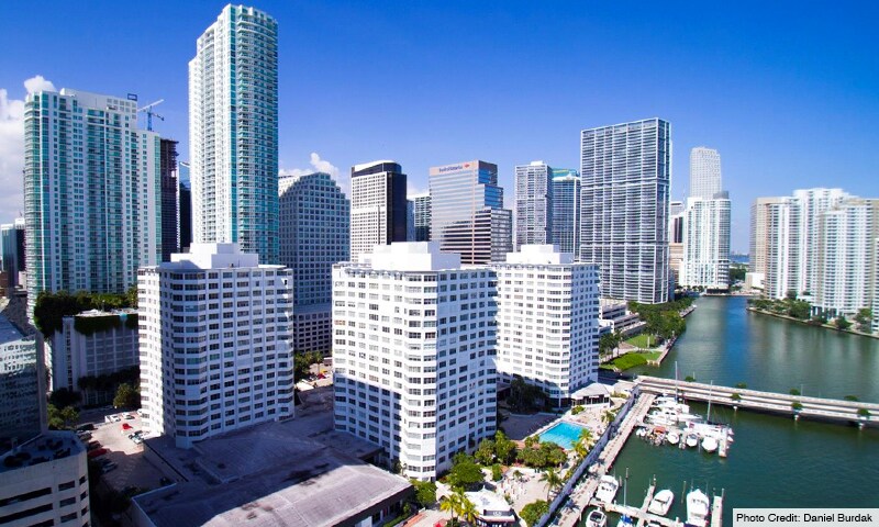 Building Photo - 905 Brickell Bay Dr