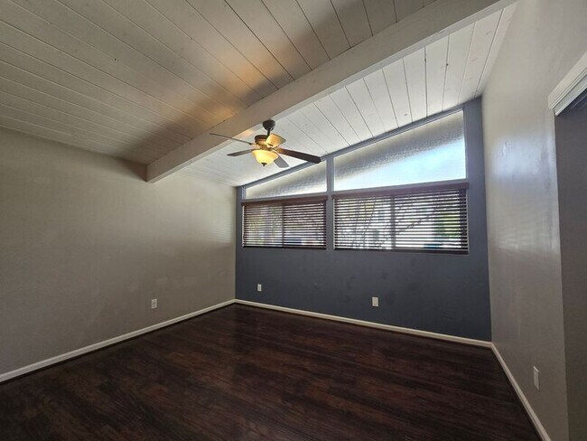 Building Photo - 5539 Baja Dr