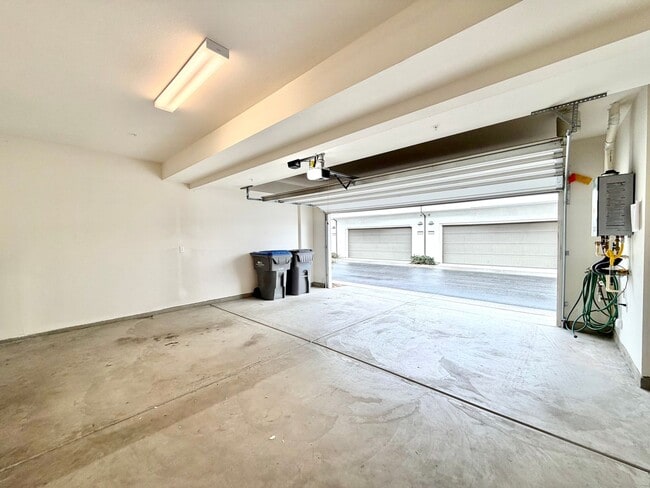 Building Photo - 2 bedroom 2.5 Bathroom Home with a LOFT located in the heart of Menifee!