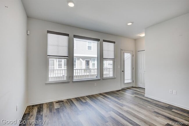 Building Photo - 2500 Normandy Rd