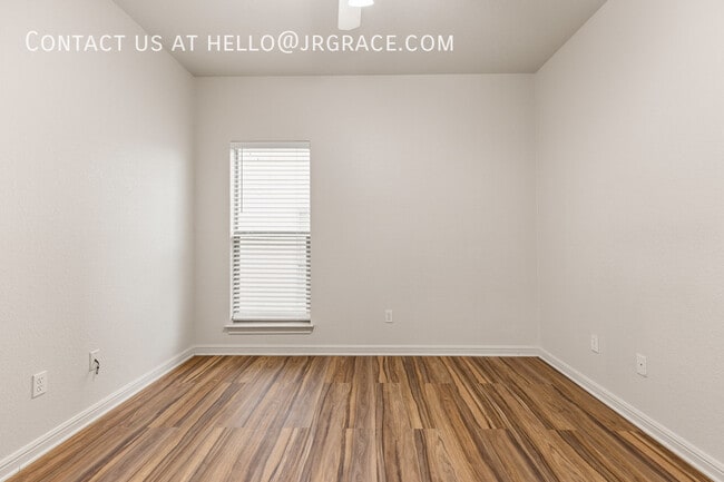 Building Photo - 2100 Breezy Dr