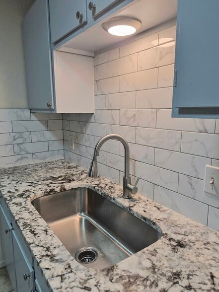 Building Photo - 3712 Hulen Park Cir