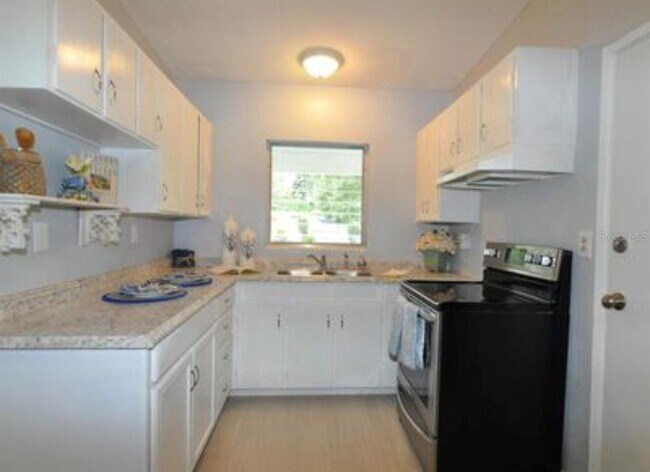 Building Photo - 1332 Hillcrest Dr