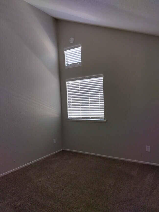 Building Photo - 1019 Dornajo Way