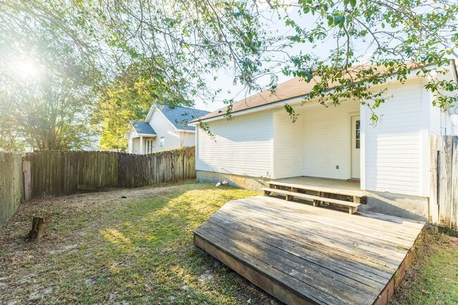 Building Photo - 3 Bedroom/2 Bath Home in Remerton