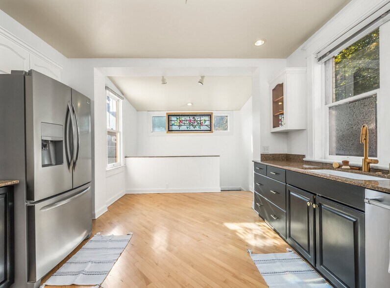 Building Photo - 115 G St