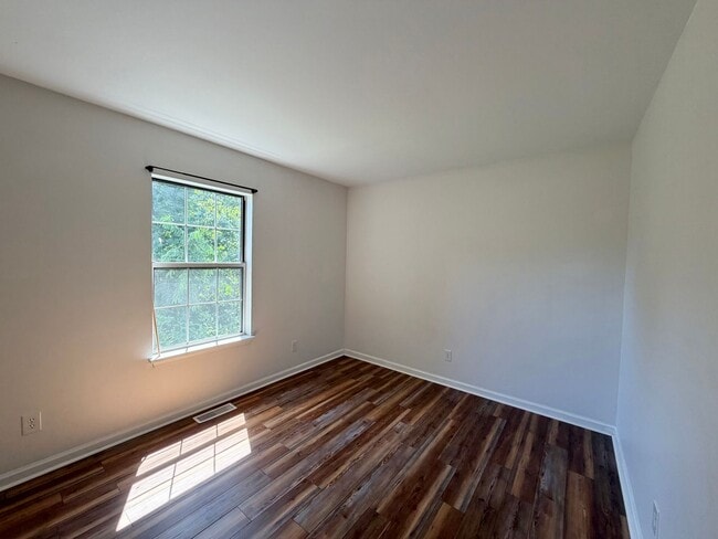 Building Photo - 106 Westwood Cir
