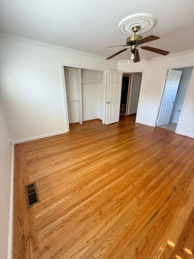 Building Photo - Charming 3-4 Bed/3 Bath Home in Belmont wi...