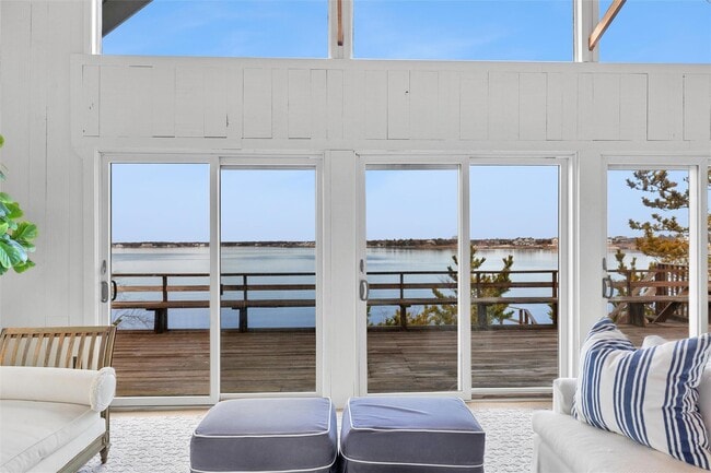 Building Photo - 298 Dune Rd