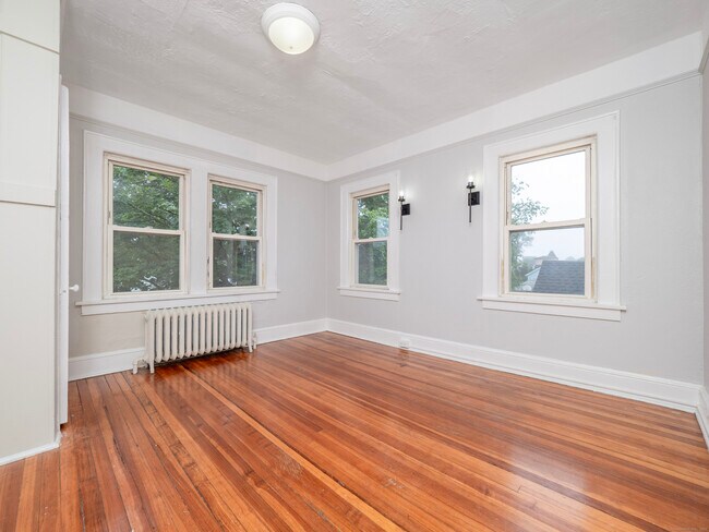 Building Photo - 33 Seaview Ave