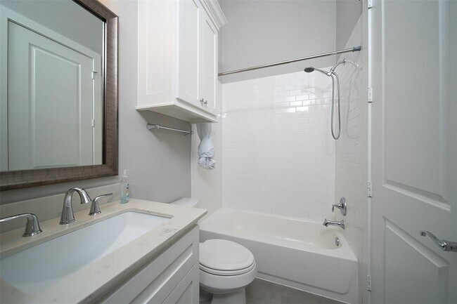 Building Photo - 5743 Kiam St
