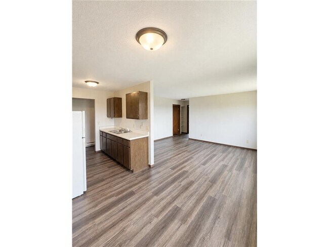 Building Photo - 105 S Hwy